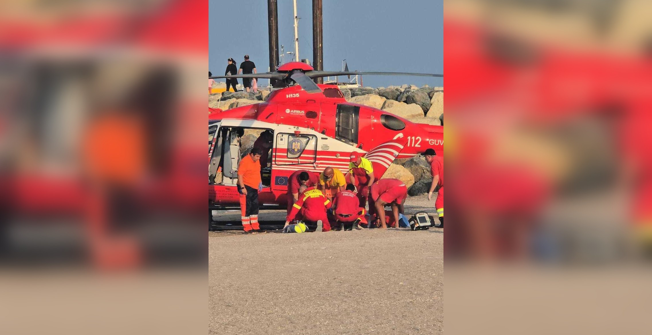 O fată de 21 de ani, scoasă inconștientă din mare, la Costinești. A fost resuscitată și transportată la spital