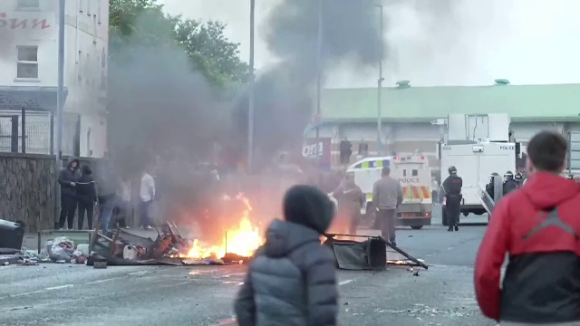 Irlanda se pregătește de o nouă noapte cu violențe. „Românii sunt cei care sunt vizaţi”