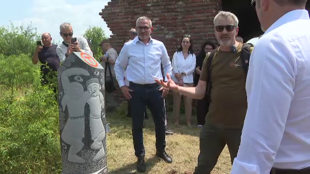 Via Transilvanica ajunge pe Insula Șimian. A fost prezentată o bornă specială. „E impresionant cum au gândit"