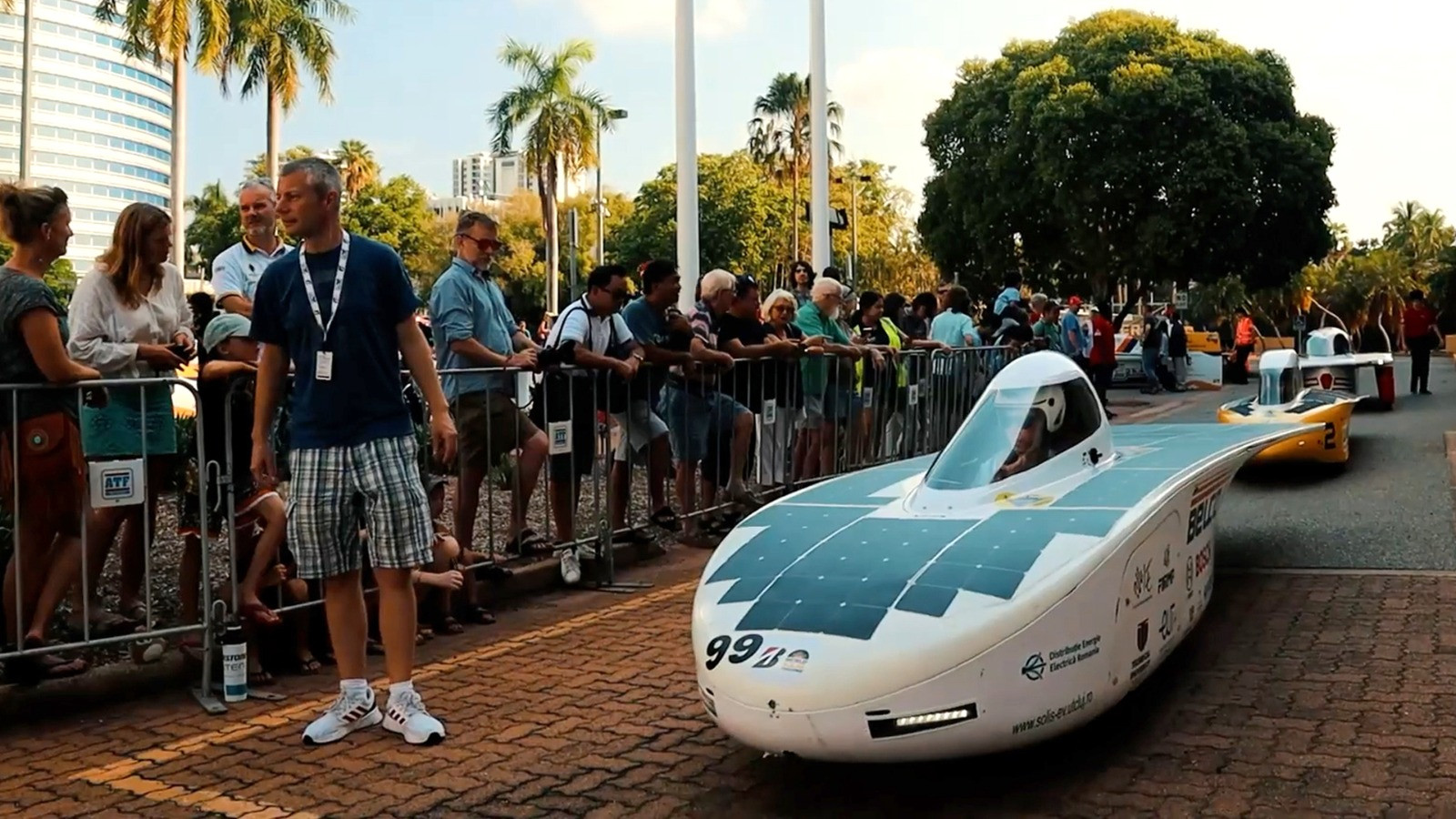 O mașină solară românească va concura în deșertul australian. E de zece ori mai ieftină decât cele ale competitorilor