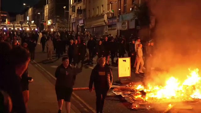 Familii de români fug de violențele din Irlanda de Nord. „Nu cred că ar fi trebuit să-i lăsăm să vină în țară”