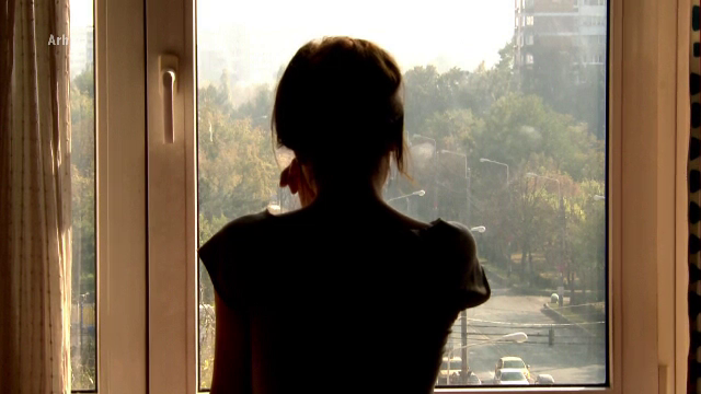 Două minore, violate ani de zile de un bărbat cu voia mamei lor, în Covasna. Una dintre ele suferă de afecțiuni psihice