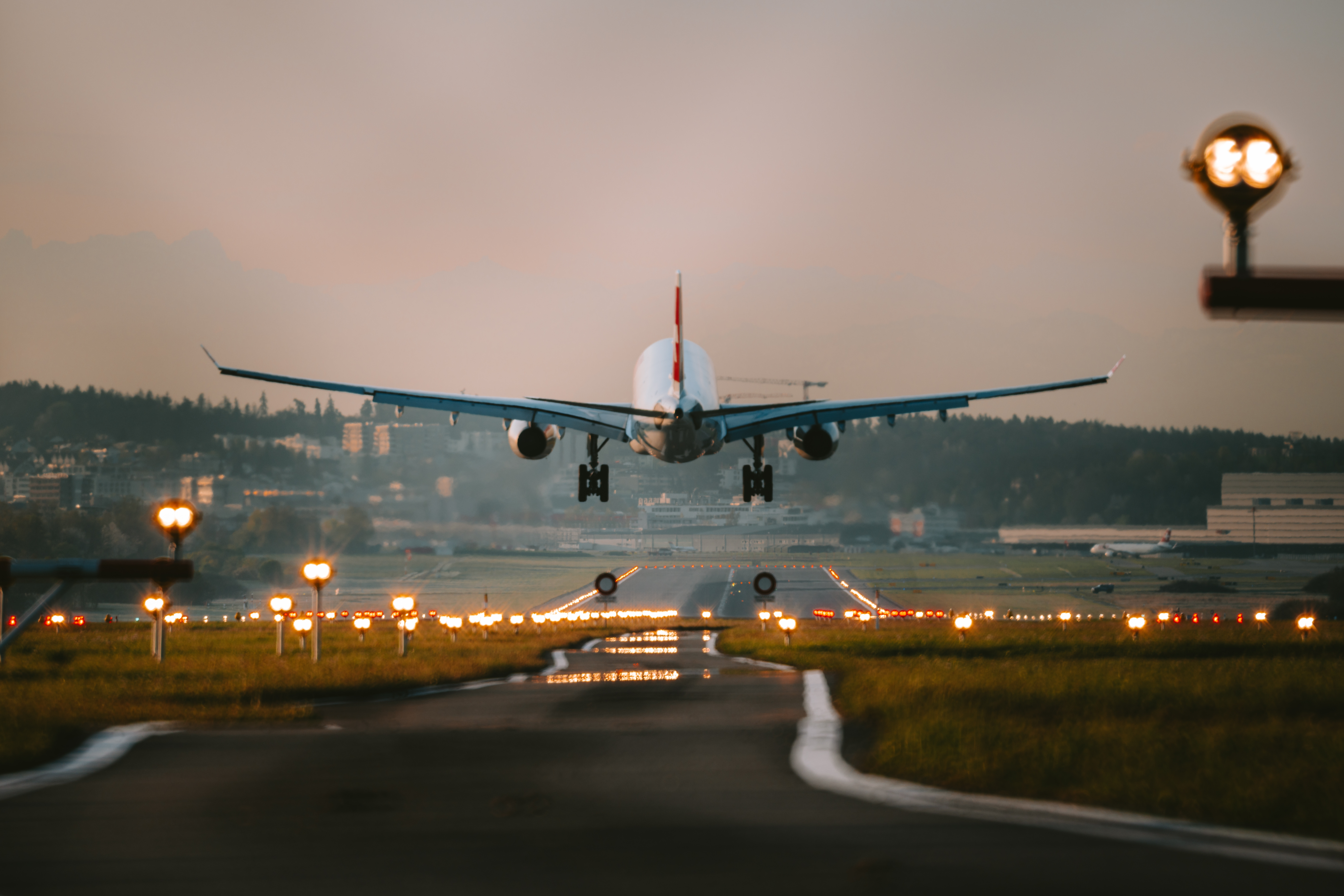 Un avion Air India cu 156 de pasageri a aterizat de urgență pe insula Phuket din cauza unei ameninţări cu bombă