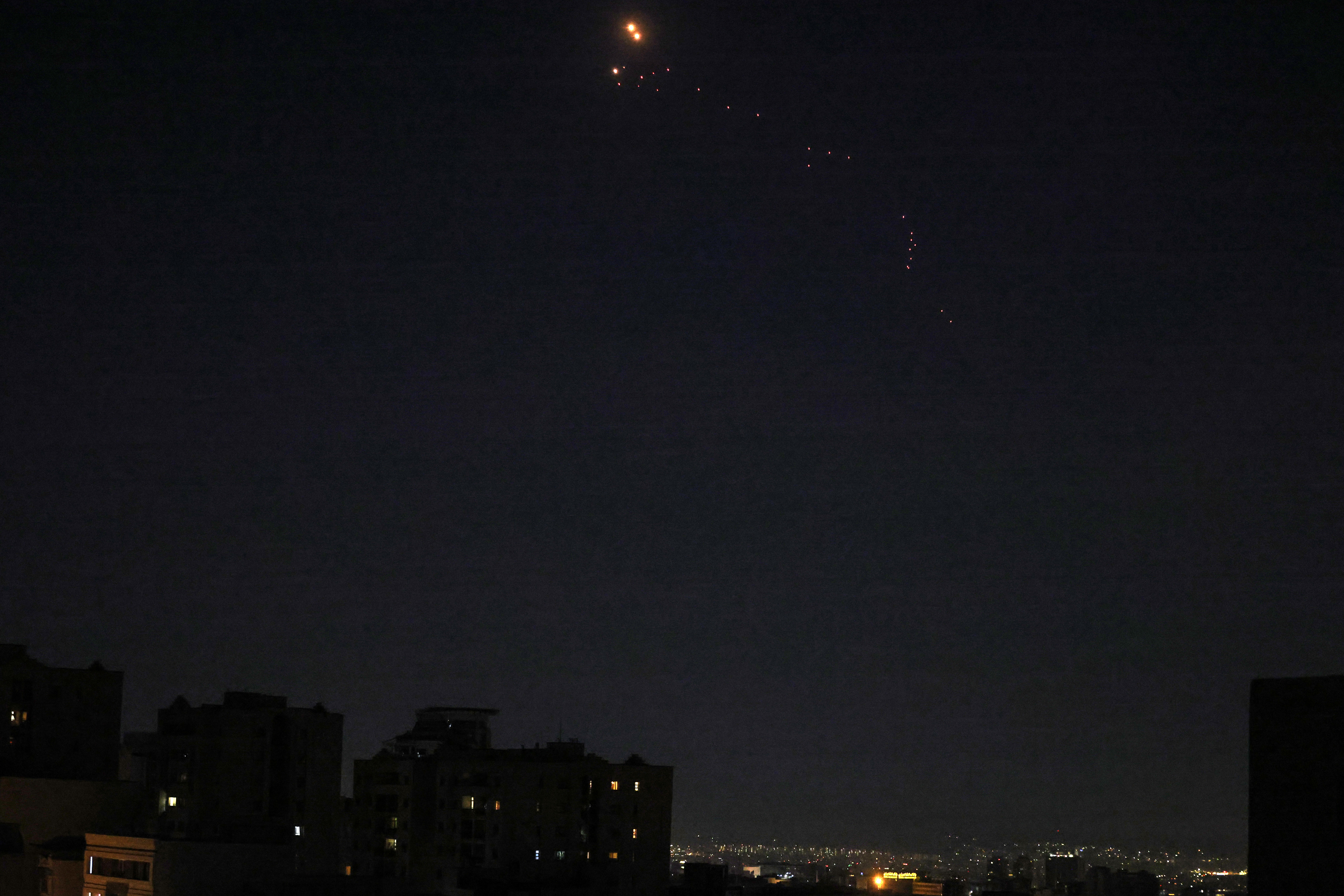 Riposta Iranului. Teheranul a lansat zeci de rachete asupra Israelului. Explozii în Tel Aviv și Ierusalim