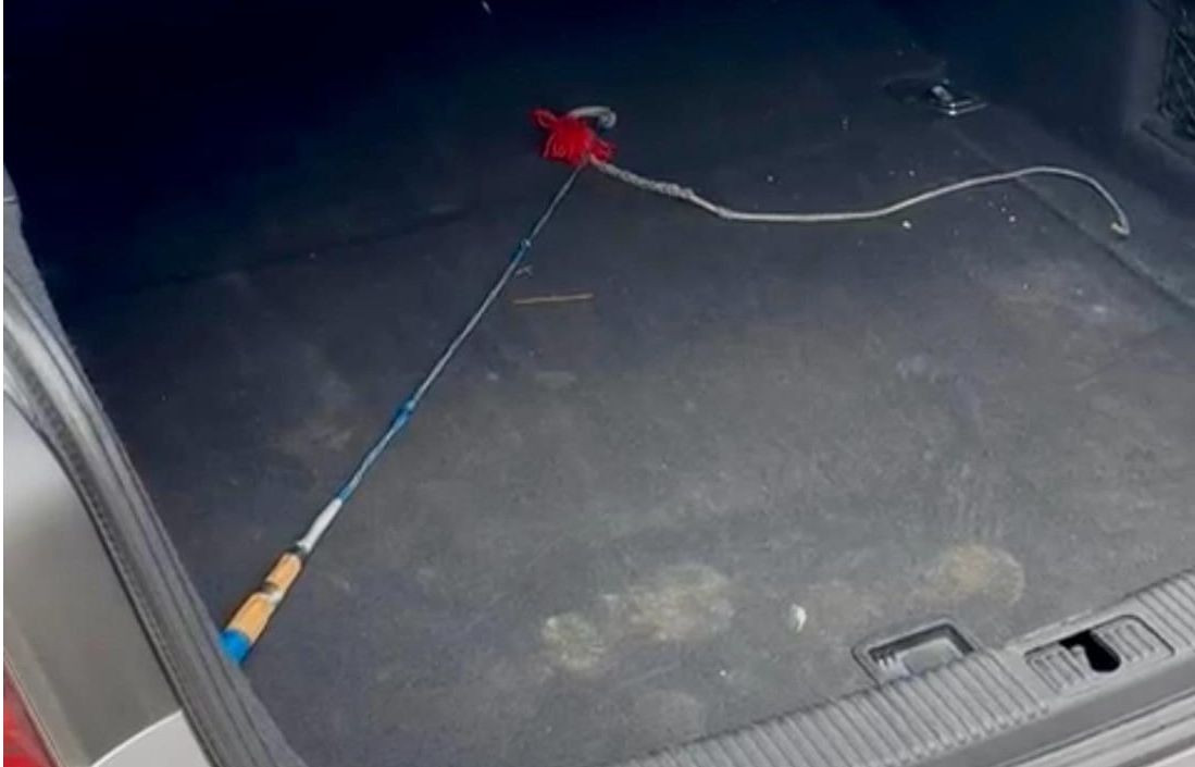 Un individ și-a bătut fosta iubită cu biciul, din gelozie. Acum e arestat preventiv