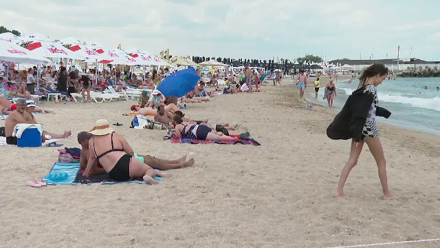 Turiștii care nu vor să închirieze șezlonguri vor putea să-și întindă liber prosoapele pe orice plajă de pe litoral