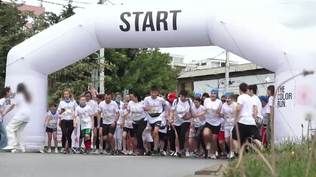 Mii de oameni au participat la o cursă de 5 km în Iași. „Am 72 de ani. Pentru mine, e o formă de pregătire continuă”
