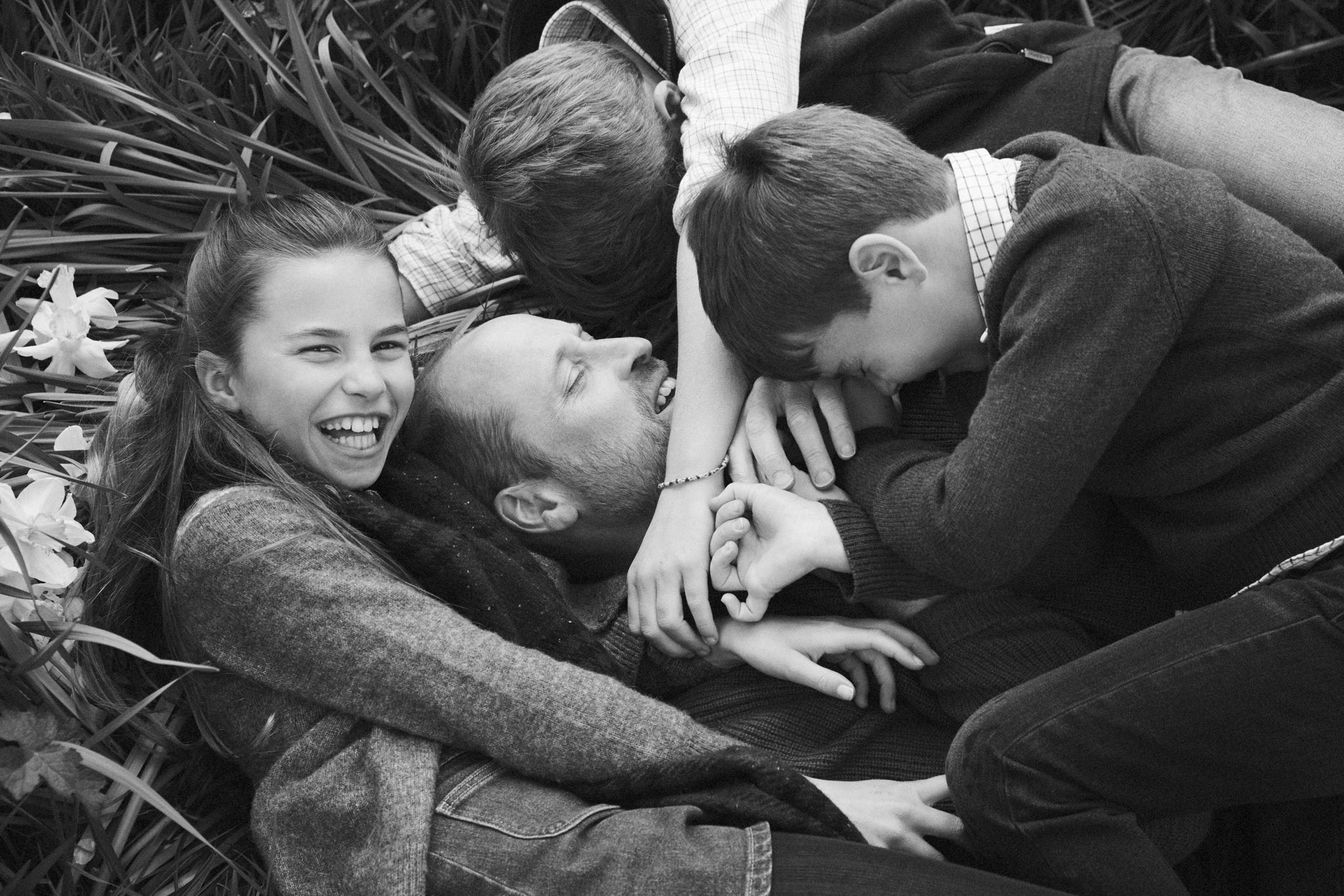 Familia Regală din Marea Britanie a postat noi imagini pentru a marca Ziua Tatălui | FOTO