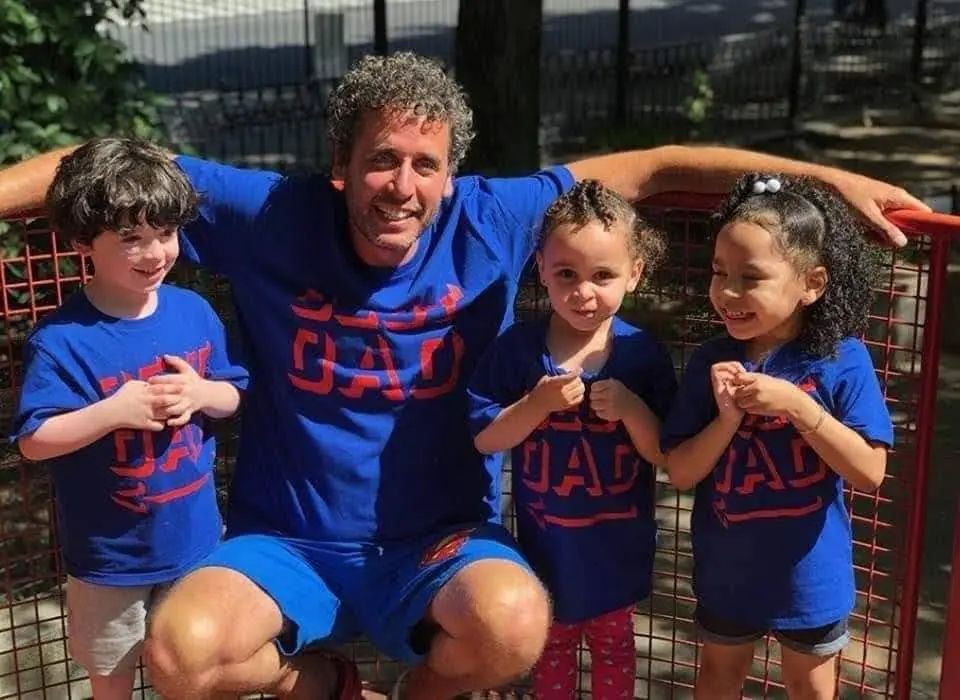 Americanul cu 176 de copii pe 5 continente se retrage din activitate. „Sperminatorul" Ari Nagel are iubită de 22 de ani