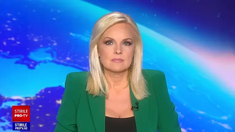 Incendiu violent în Slatina. Acoperișul unui bloc a ars, locatarii au ieșit în fugă