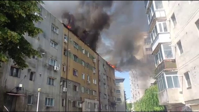 Care a fost cauza incendiului de proporții care a izbucnit într-un bloc din Slatina. Ce au descoperit pompierii