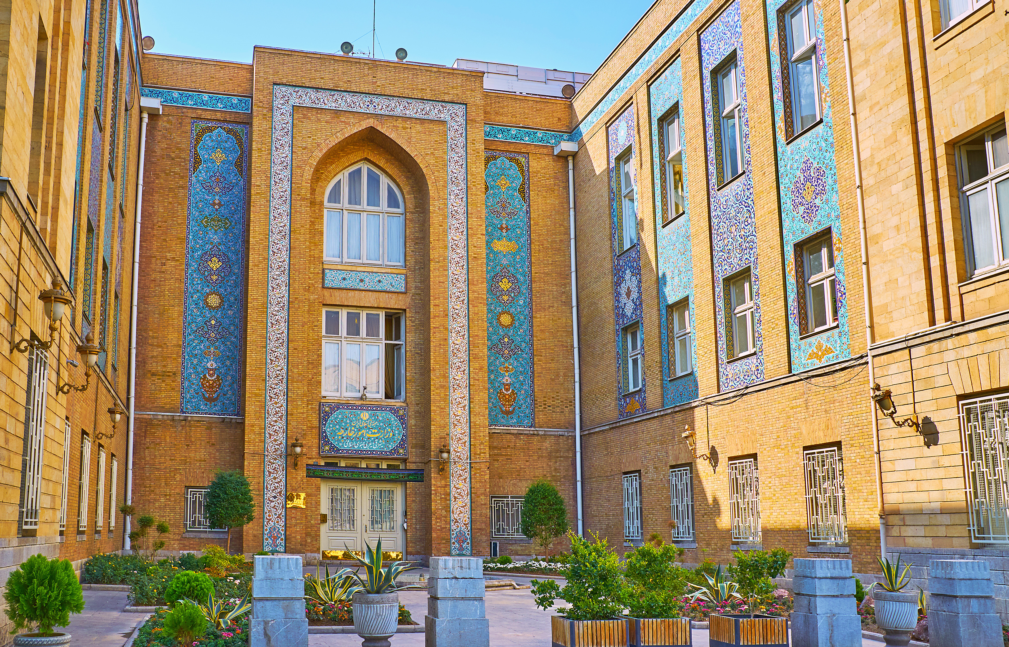 Israelul a atacat Ministerul iranian de Externe. Mai multe persoane au fost rănite