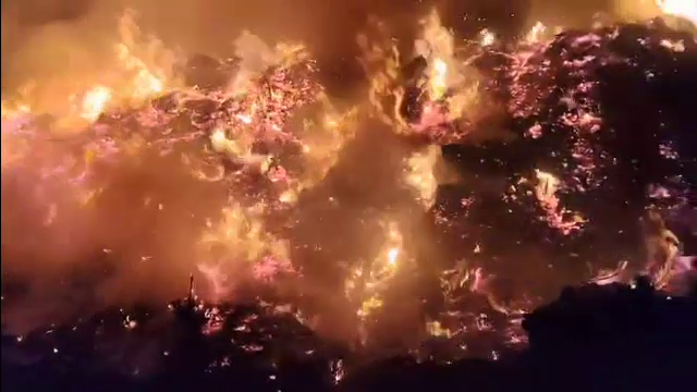 Incendiu de proporții la o groapă de gunoi din Galați. Pompierii s-au luptat peste 24 de ore cu flăcările