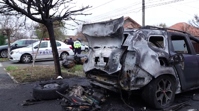 Ce a pățit un bărbat din Cluj după ce a dat foc mașinii nașului său, convins că avea o relație secretă cu soția lui