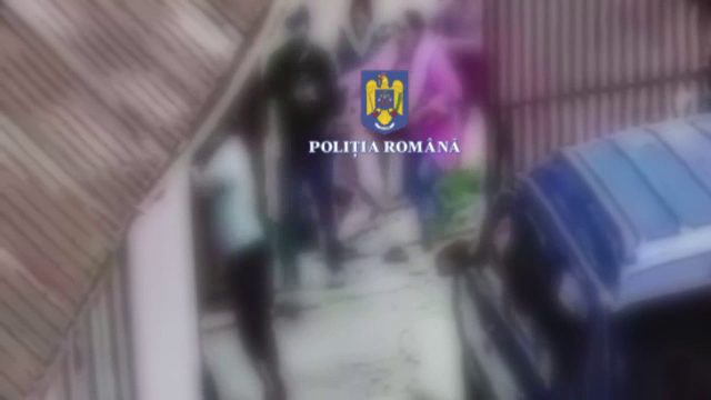 Cuplu de vârstnici, bătuți în fața porții, la Stoenești. De ce erau înfuriați bătăușii