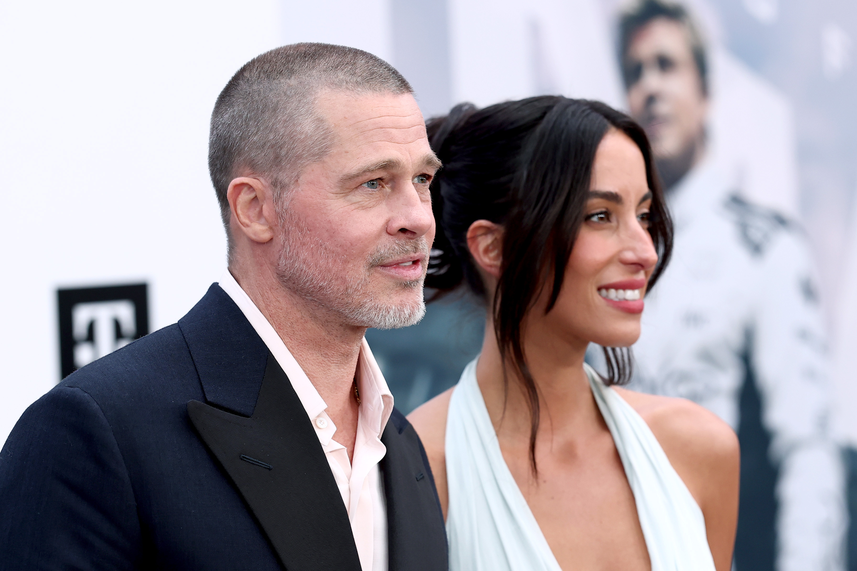 Brad Pitt și Ines de Ramon, apariție rară pe covorul roșu. Cum au fost surprinși la premiera filmului F1. FOTO