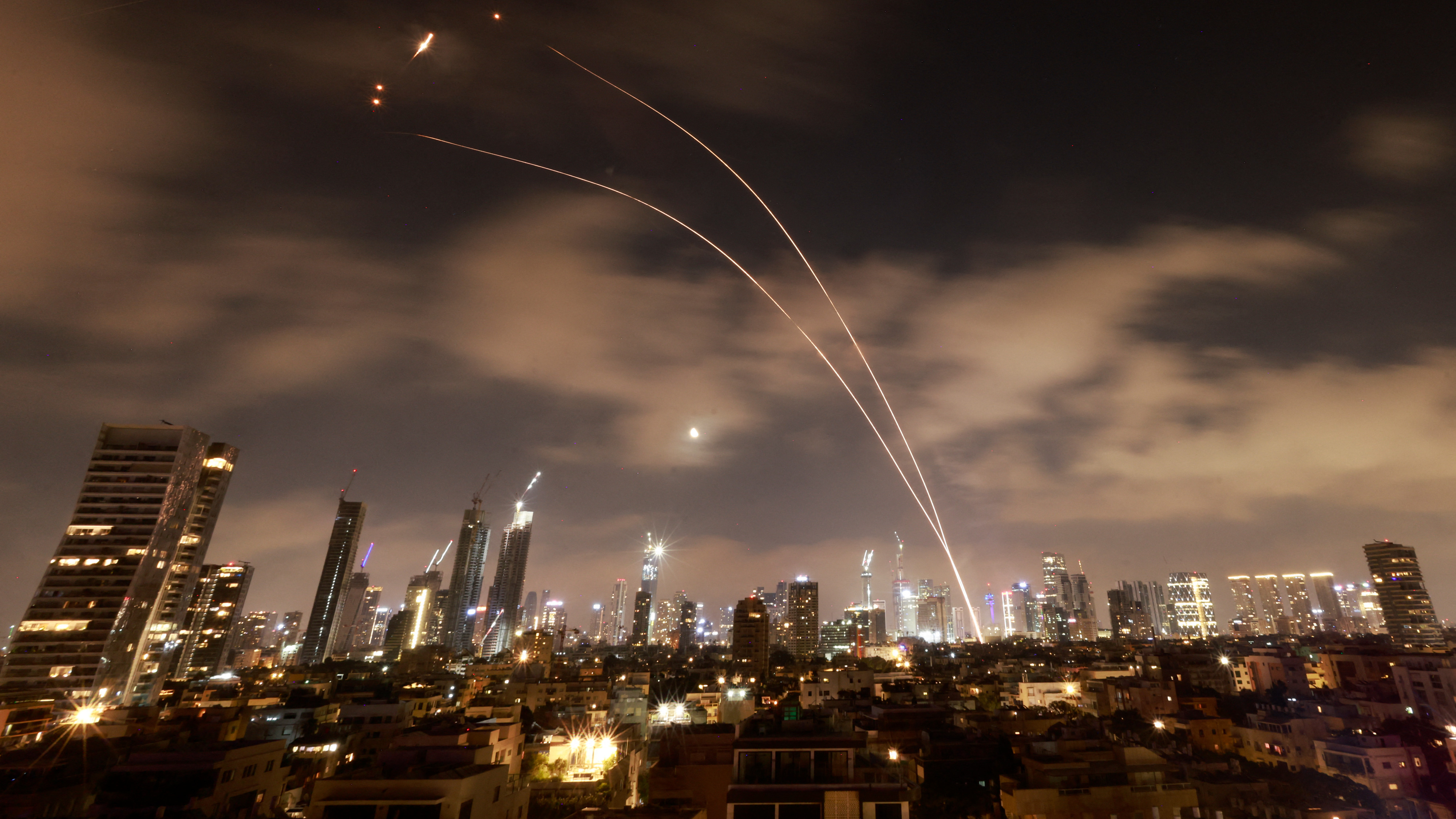 Război Israel-Iran, ziua 6. Noi atacuri la Tel Aviv și Teheran. Donald Trump cere capitularea necondiționată a iranienilor