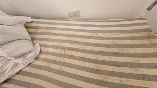 Pacienți agresați, hrăniți cu mâncare expirată și ținuți în condiții improprii la un spital de psihiatrie din Buzău