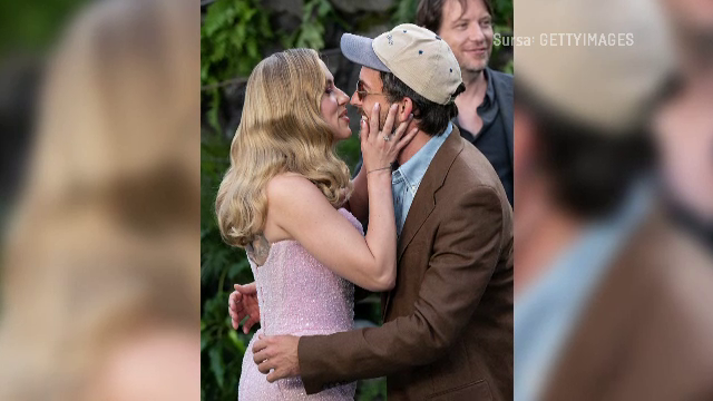 Scarlett Johansson l-a sărutat pe Jonathan Bailey, la premierea unui film de la Londra