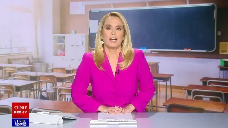 Au fost schimburi entuziaste de îmbrățișări, flori și urări între elevi, învățători și profesori. Anul școlar este la final