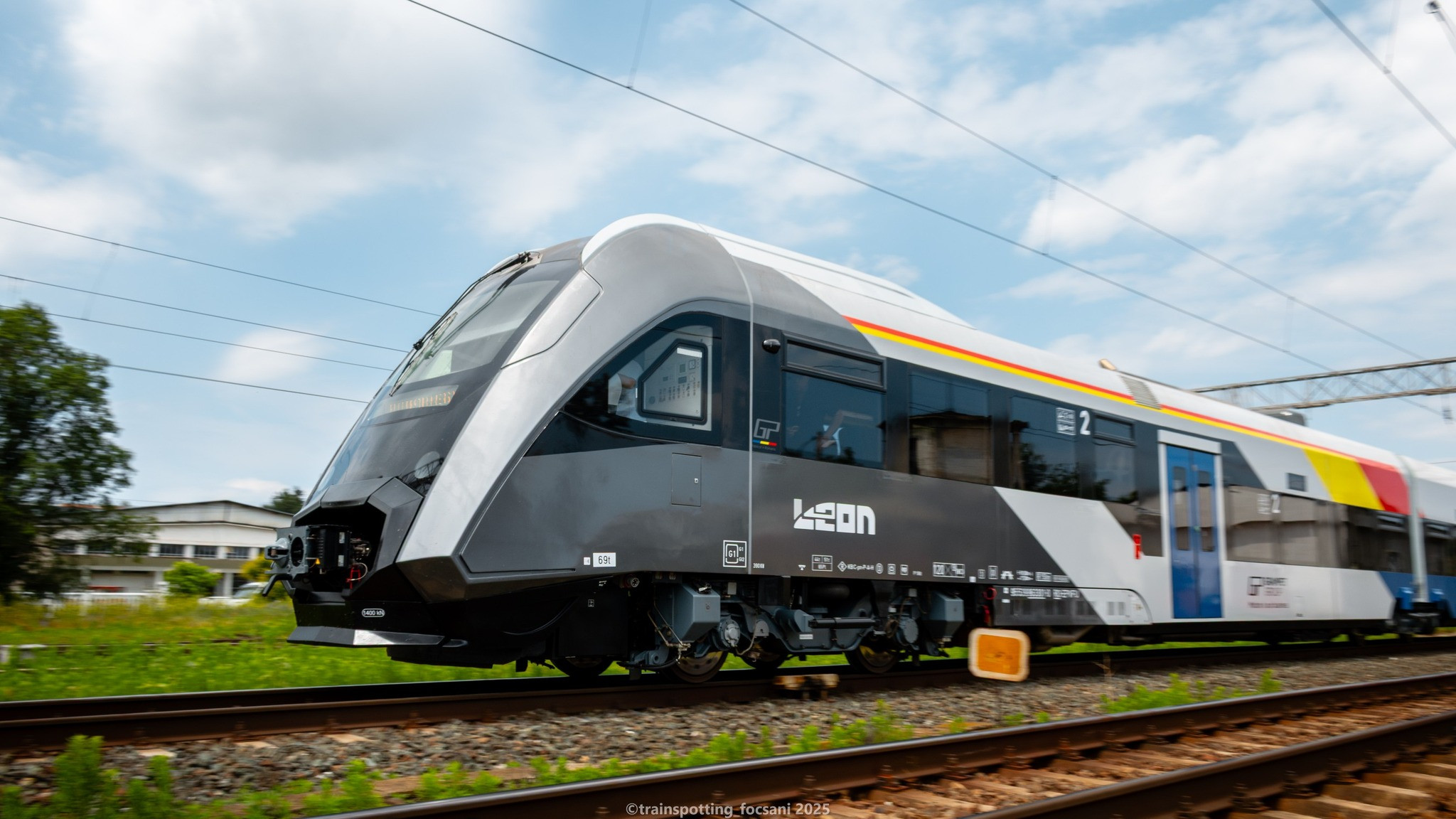 „Leon”, primul tren fabricat integral în România va fi lansat la Gara de Nord. Are trei vagoane și 145 de locuri