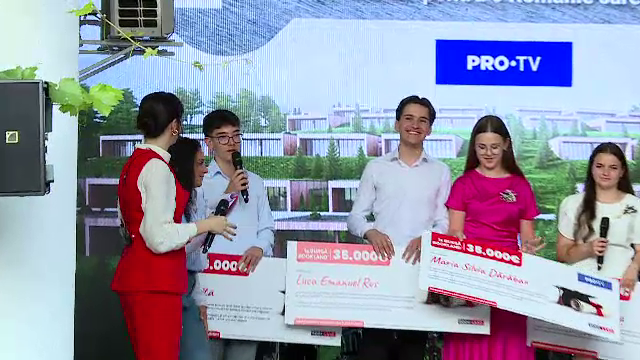 Opt elevi din sate izolate, premiați la Gala BookLand. ProTV a oferit patru burse de 35.000 de euro
