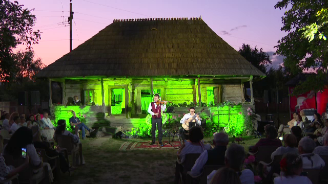 Alexandru Tomescu a adus magia viorii Stradivarius în curtea casei memoriale a lui Lucian Blaga