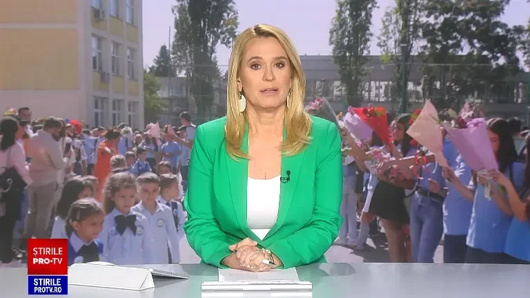 Serbările de sfârșit de an, interzise o vreme, au revenit în forță nu doar pe terenul de sport al școlii, ci și pe plajă