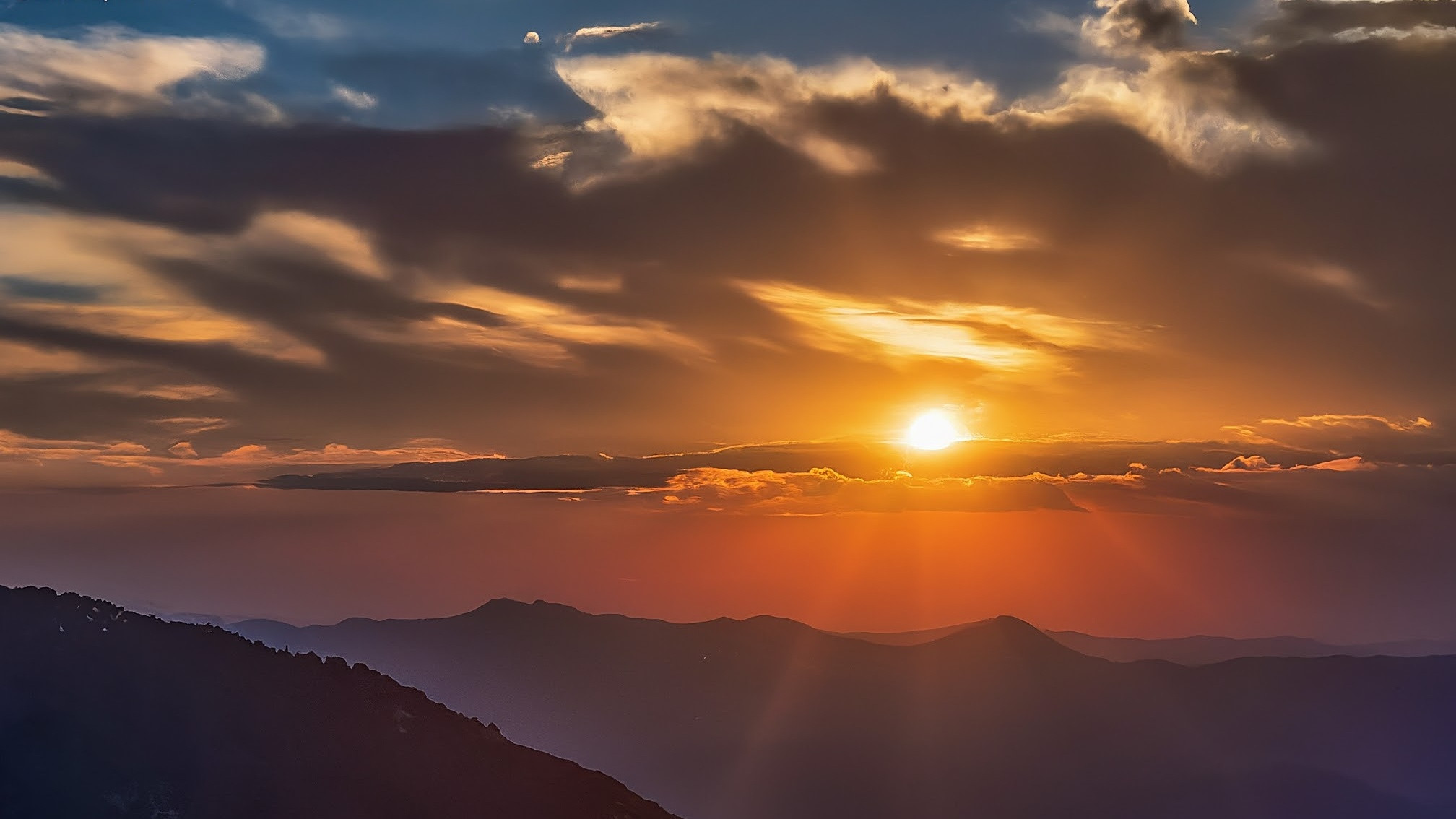 Solstițiul de vară 2025: 21 iunie, cea mai lungă zi din an. Care e diferența dintre vara astronomică și cea meteorologică