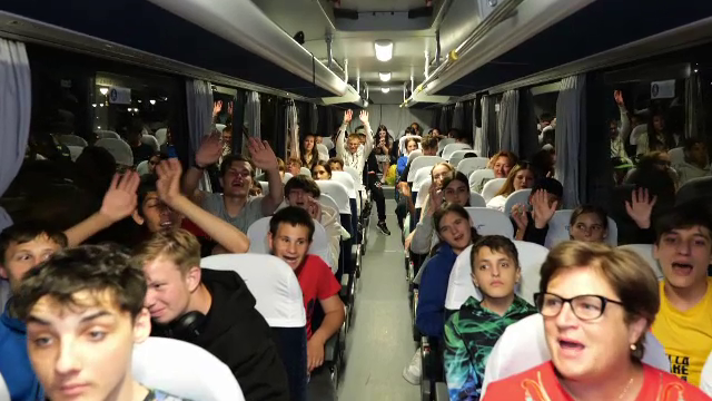 Zeci de copii de la centrele de plasament din Iași au plecat pentru prima dată la mare: „Am fost foarte emoționată”