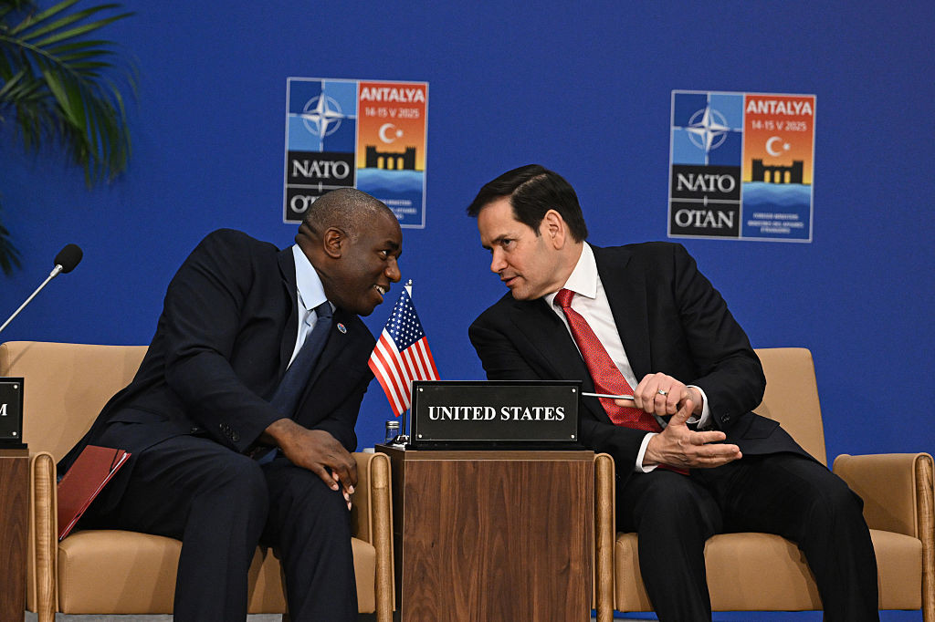 Londra crede că războiul dintre Iran și Israel ar putea avea o „soluție diplomatică”. Ce alternativă au găsit oficialii