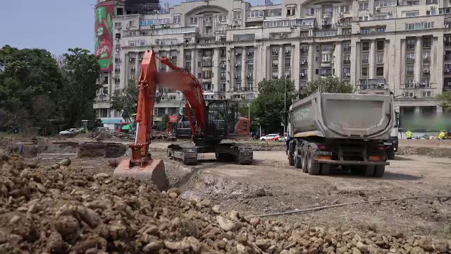 Traficul se schimbă din nou în Piața Unirii din Capitală. În următoarele luni, zona Fântânilor va fi închisă pentru lucrări