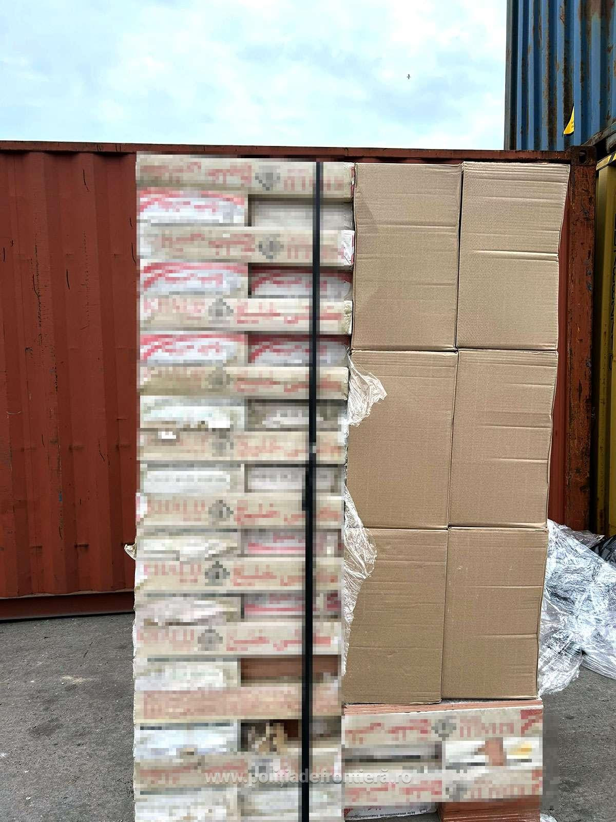 Captură de aroape 1,8 milioane de euro în Portul Constanţa. Ce se ascundea într-un container cu plăci ceramice. FOTO & VIDEO