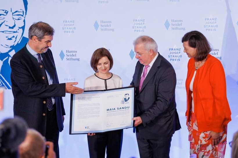 Maia Sandu a primit un prestigios premiu în Germania. Președinta Moldovei va dona toți banii