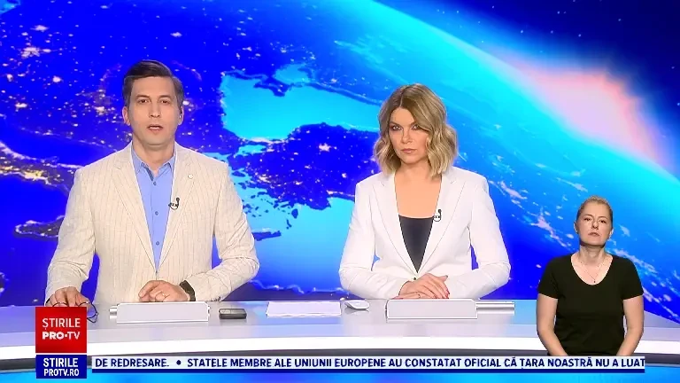 Panică într-un bloc din Brașov, după ce acoperișul a luat foc. De la ce ar fi pornit incendiul