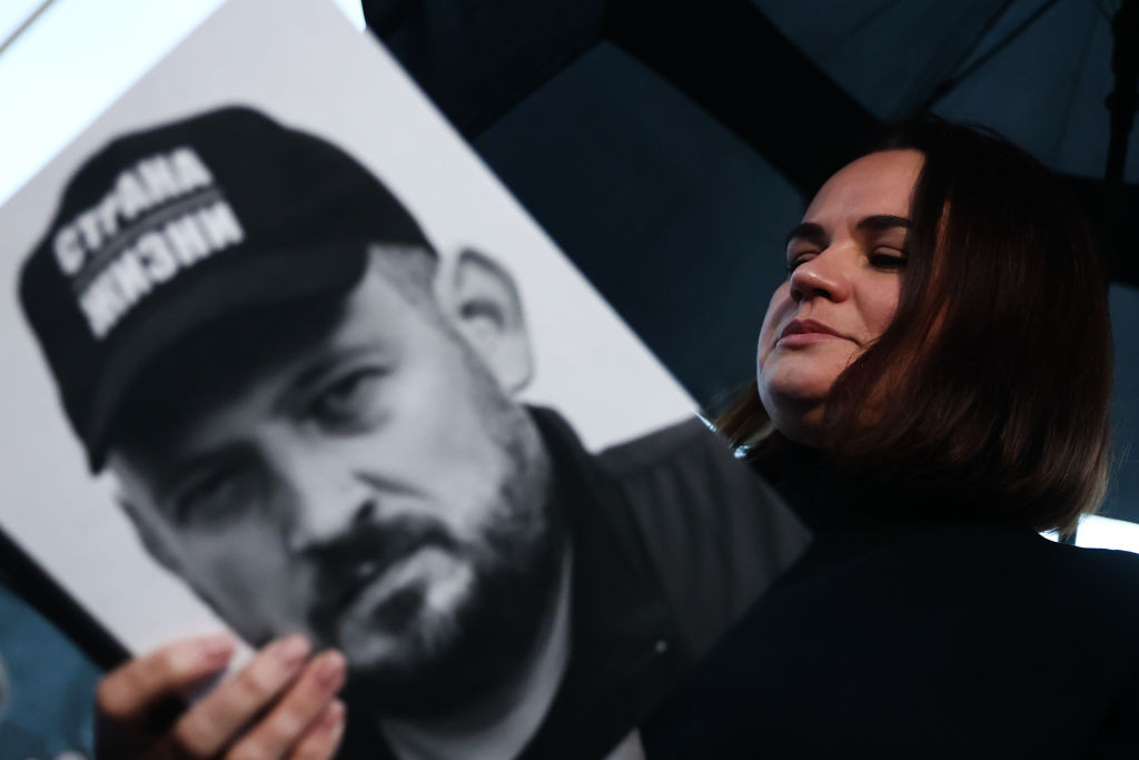 Mai multe personalități, inclusiv liderul opoziției din Belarus, eliberate după un acord mediat de SUA