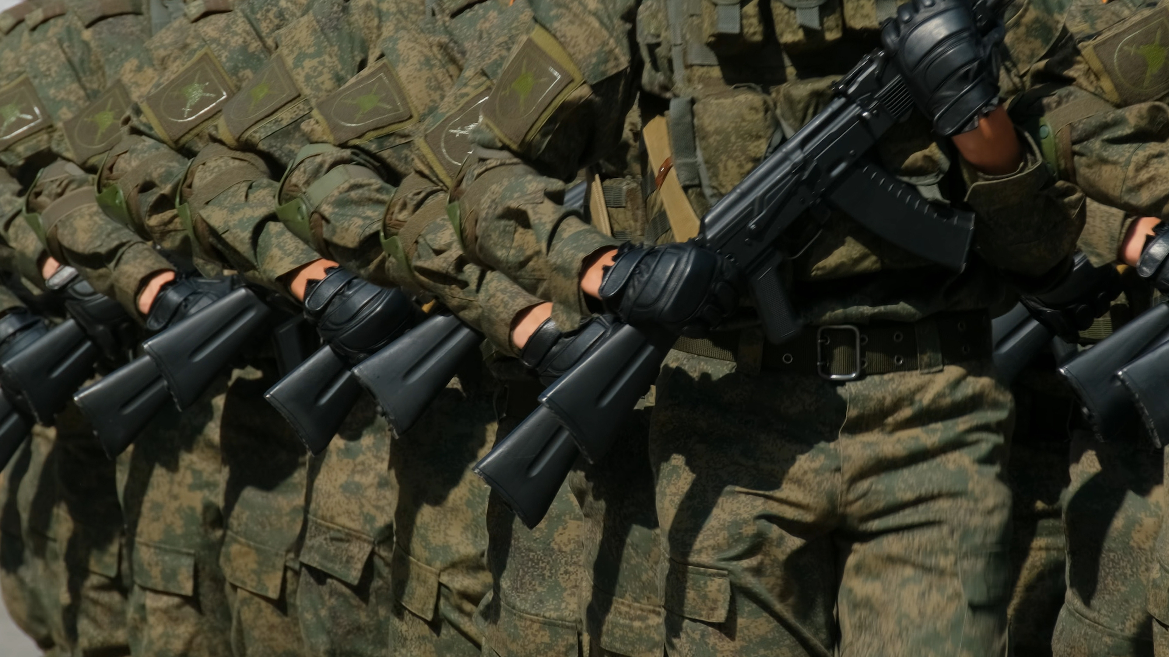 O vecină a României s-a înarmat în mare secret și amenință voalat NATO: ”Nu vom trage primii”. ”Puțini știu ce arme am adus”