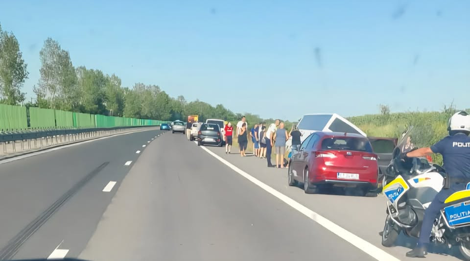 Un mort și 7 copii răniţi, după ce un autocar s-a răsturnat pe autostrada A2. A fost activat Planul Roşu de Intervenţie. FOTO