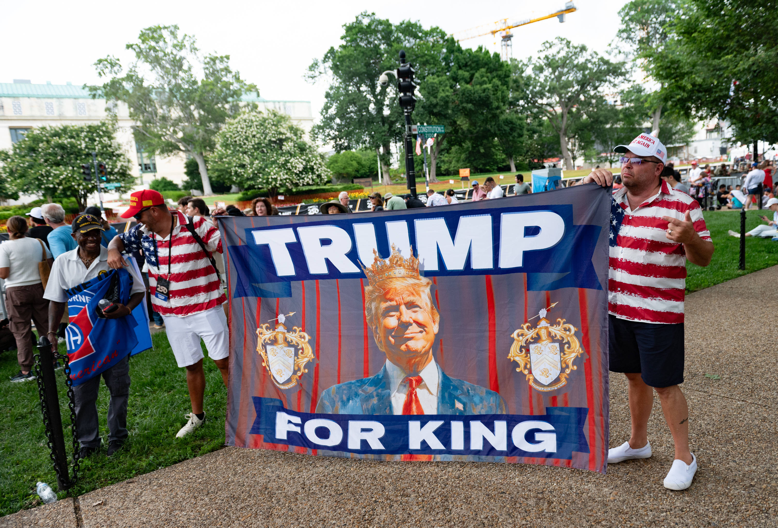 Cel mai important summit NATO de la Războiul Rece. Aliații încearcă, scrâșnind din dinți, să-l lingușească pe Trump