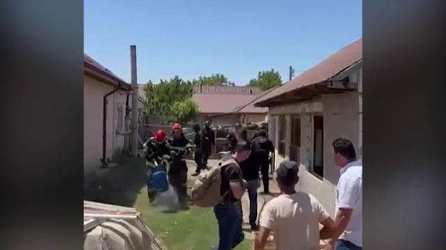 O femeie din Zimnicea a ameninţat că va arunca în aer locuinţa cu o butelie, după o ceartă cu iubitul