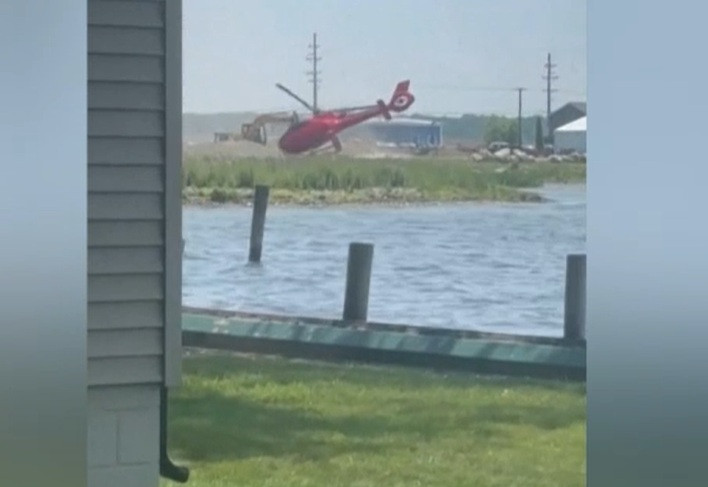Un elicopter s-a prăbușit pe terasa unui restaurant din SUA. Scena dramatică, filmată de martori