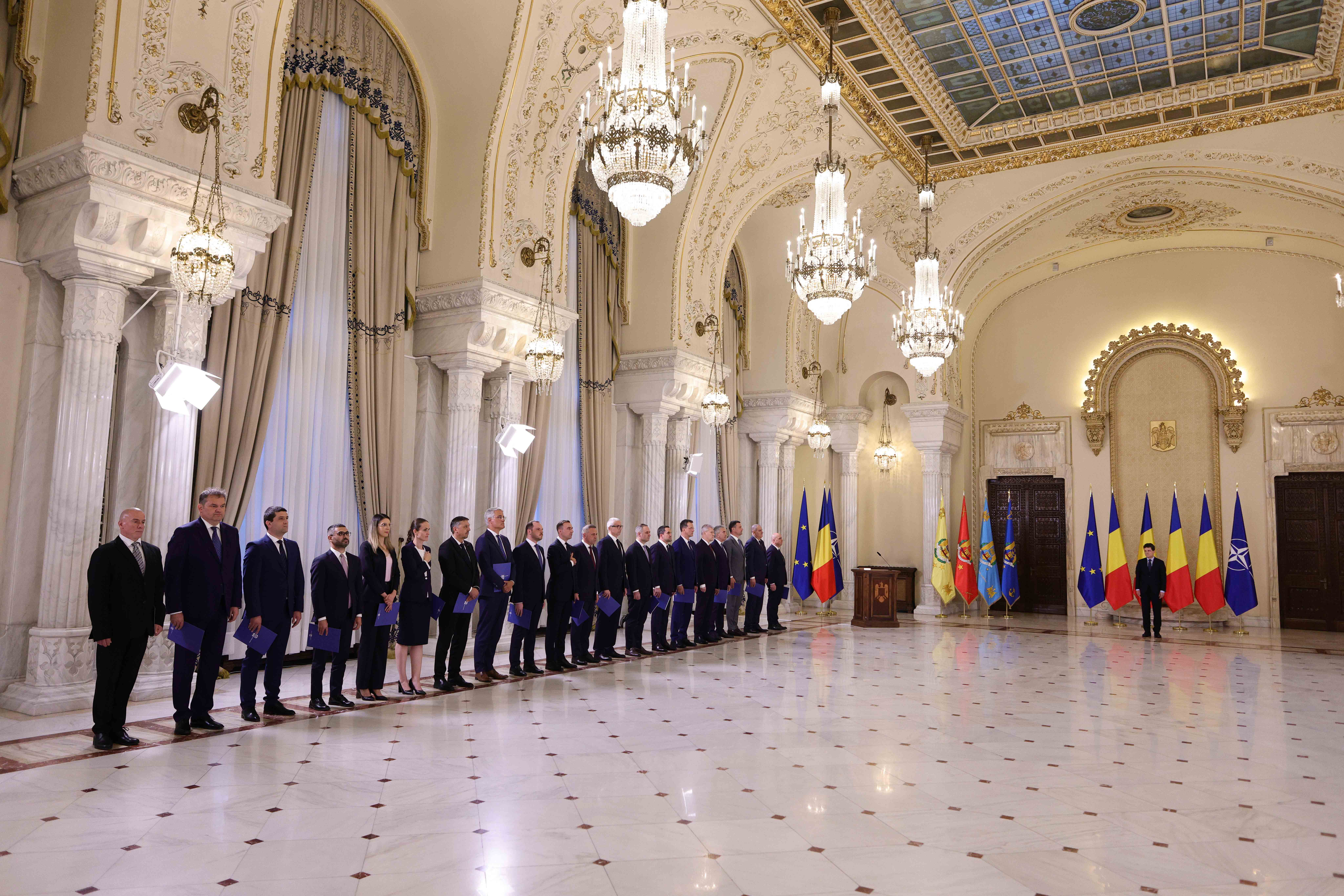 Guvernul vrea să reducă sporul de „condiții vătămătoare” acordat bugetarilor. Ce sumă va fi economisită și ce se mai taie