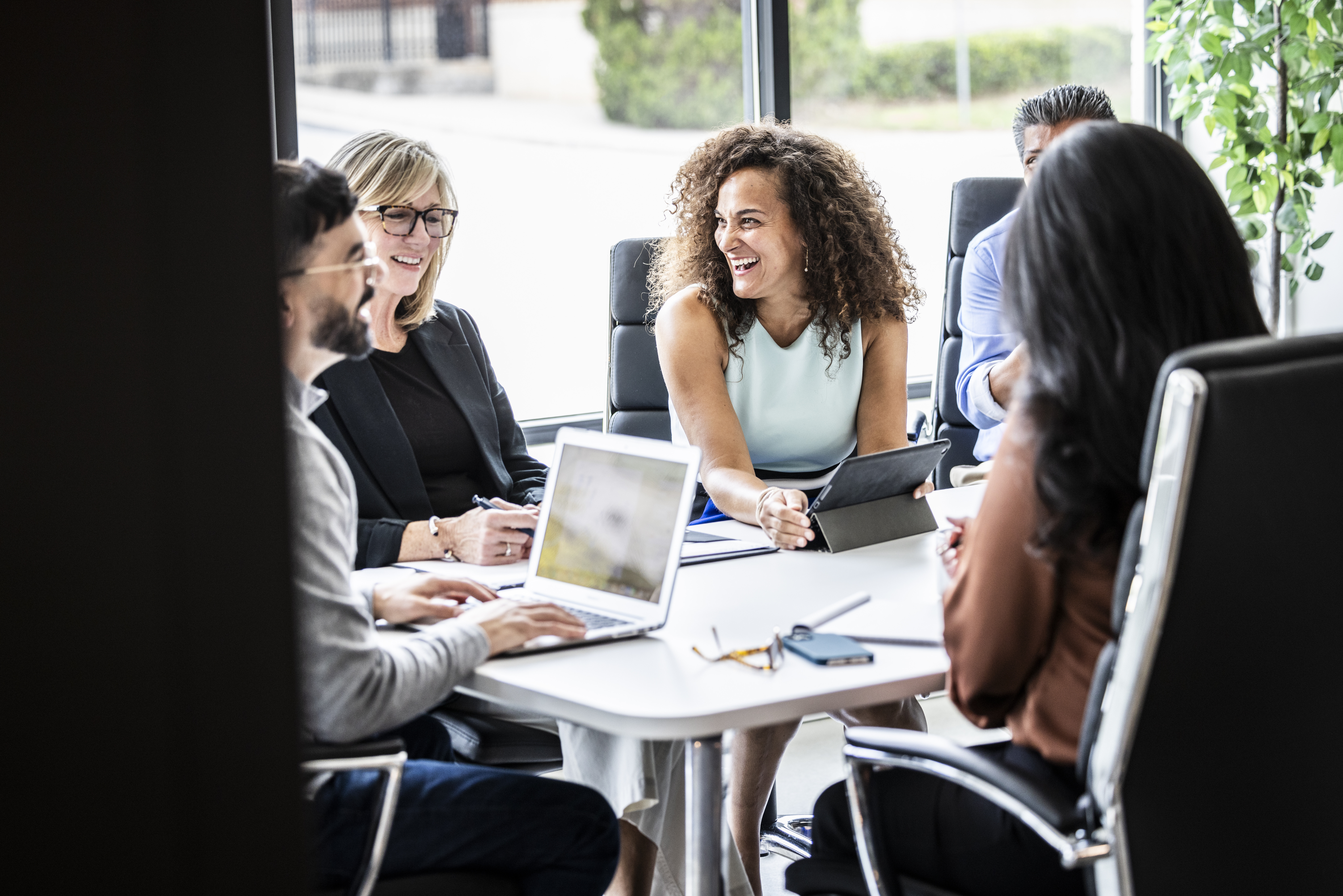 A fi bugetar în România, cel mai stabil job. Doar 6% dintre angajații de la stat se tem că ar putea fi dați afară