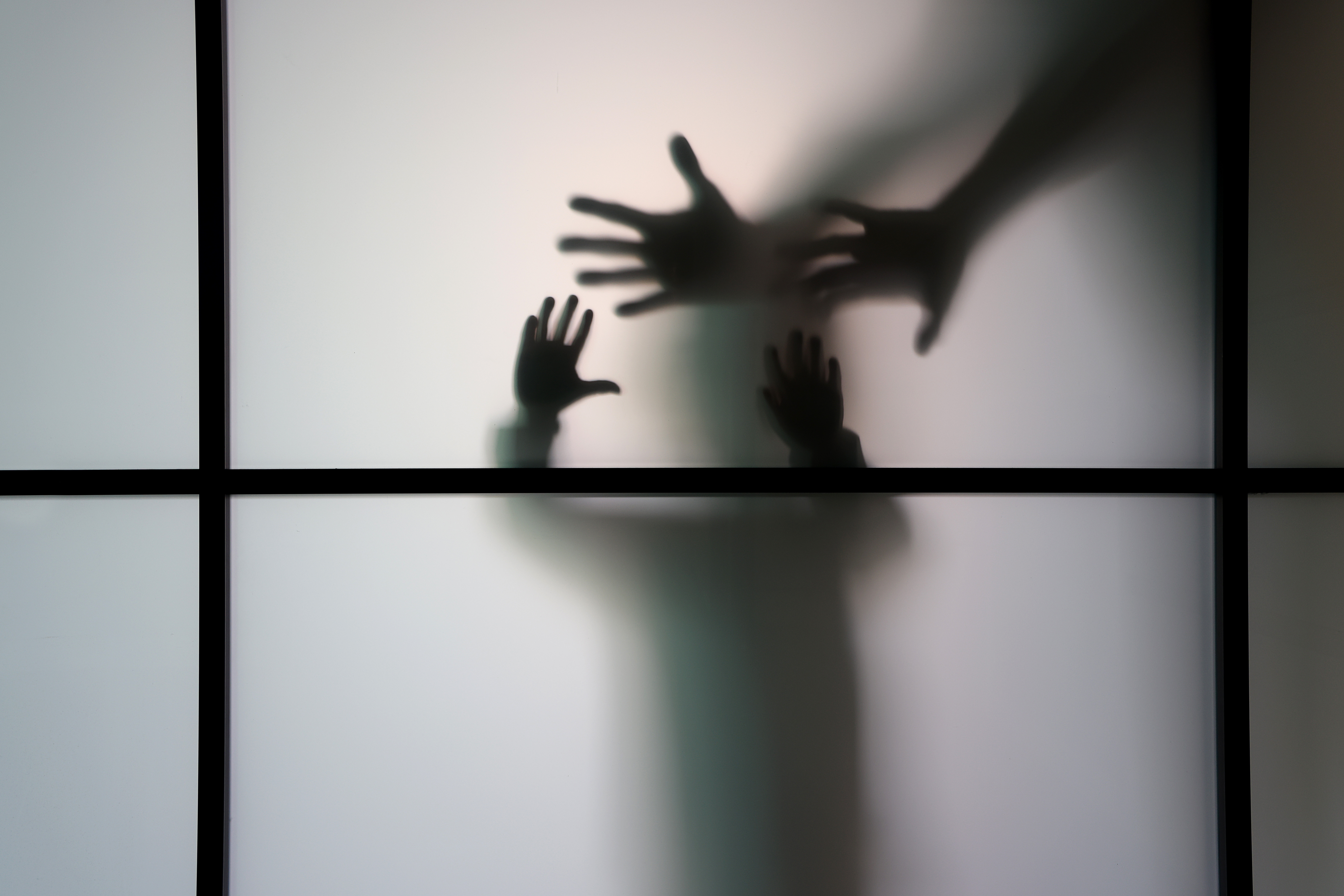 Scene cutremurătoare la Iași. Un băiat de doar 9 ani a fost violat la o petrecere unde se afla și tatăl lui