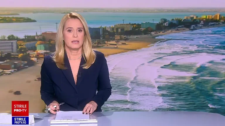 Gropi de până la șase metri la malul mării. Semnificația culorilor balizelor puse de salvamari. „În general le ignoră”