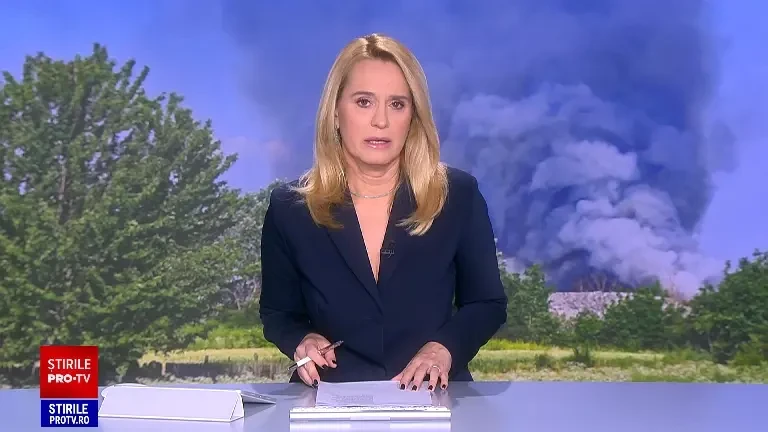 Incendiu de proporții la o groapă de gunoi din Dâmbovița. Norul de fum a cuprins întreaga zonă: „Ne mai ținem respirația”