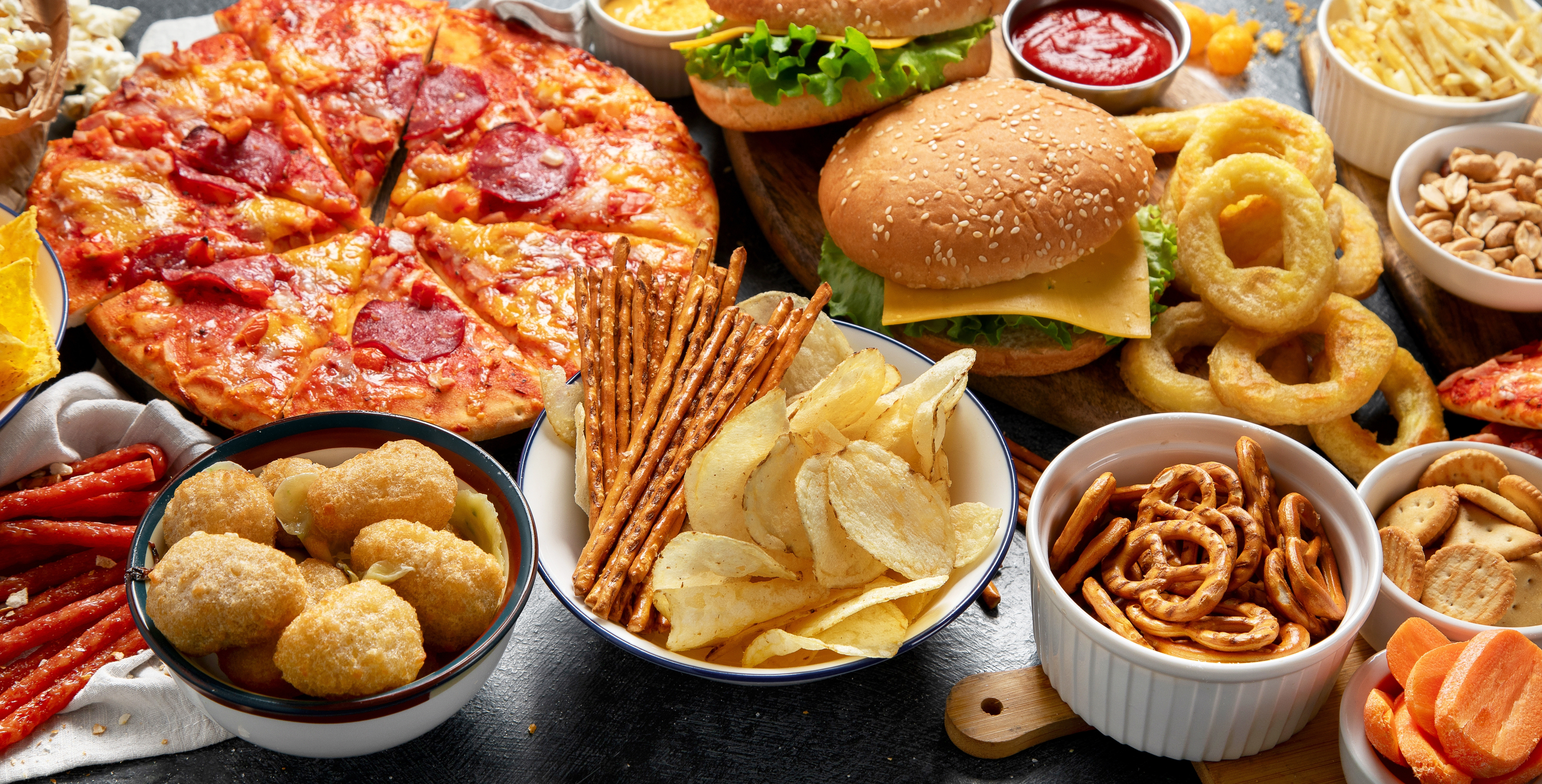 UNICEF avertizează: Copiii consumă tot mai multe alimente ultraprocesate, cu riscuri pentru sănătate și dezvoltare