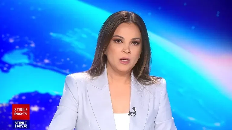 Pericol pe Bulevardul Magheru, din București. Un panou publicitar s-a prăbușit în zona pietonală