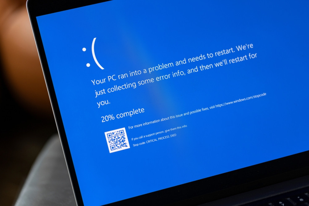 Windows renunță, după aproape 40 de ani, la celebrul ecran albastru afișat la o eroare de sistem, ”Blue Screen of Death”