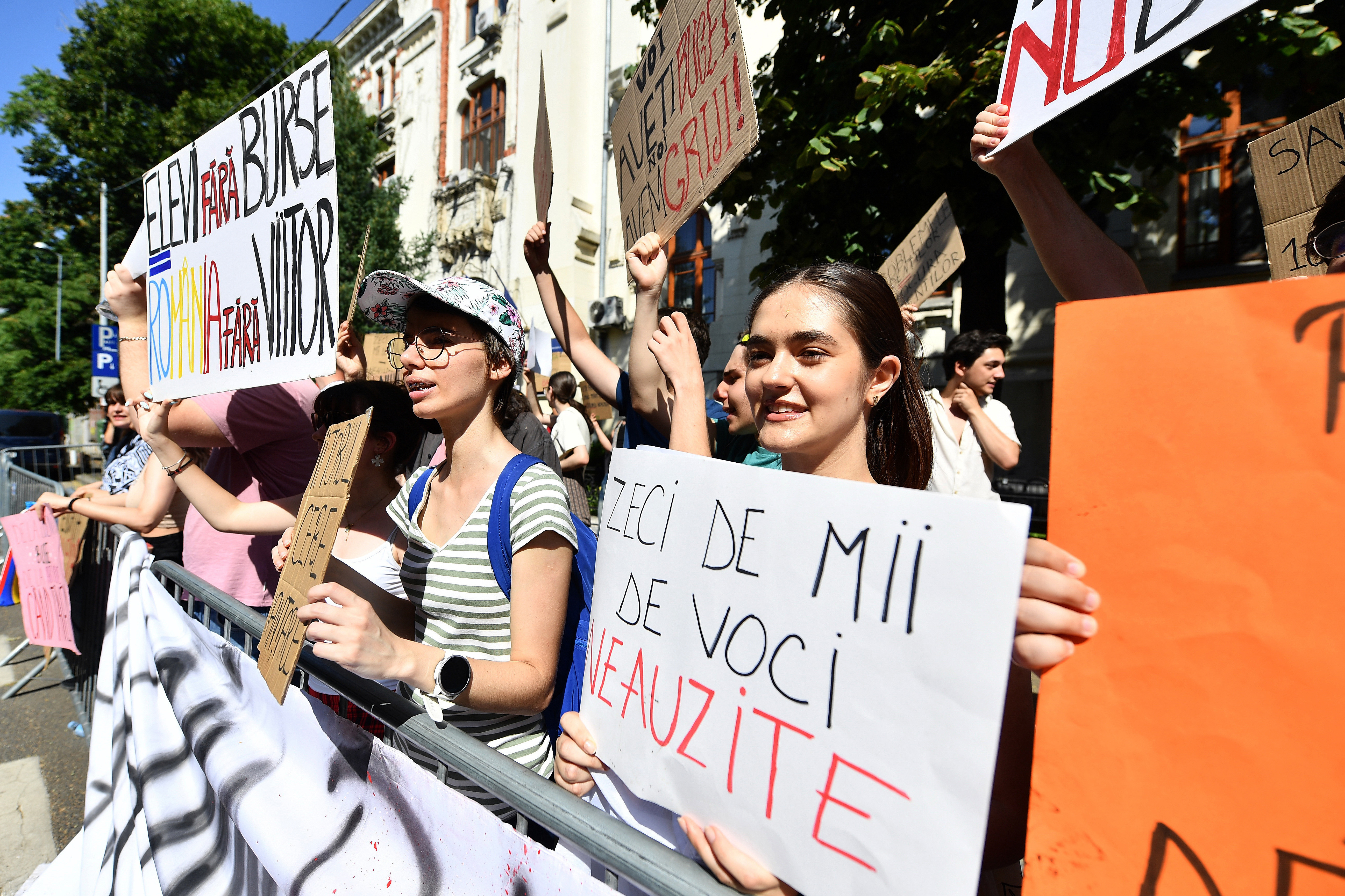 Rectorul unei universități din țară ia apărarea studenților: Nu înţeleg de ce printre primele măsuri anunțate sunt bursele